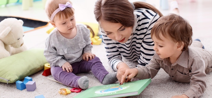 une babysitter de confiance