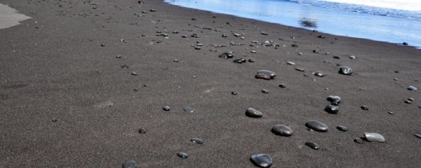 plages de sable noir