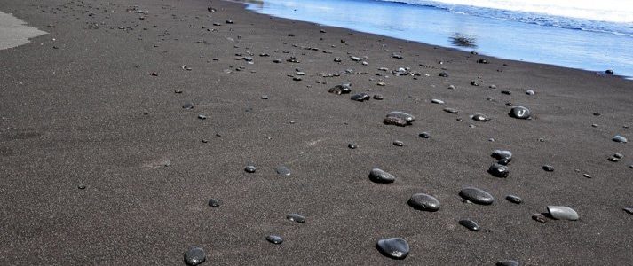 plages de sable noir