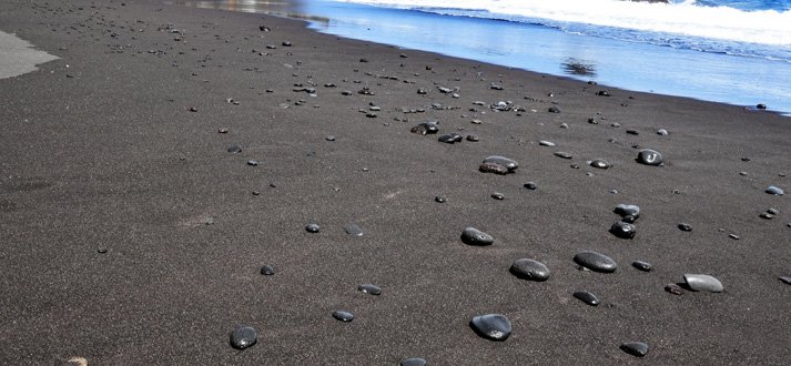 plages de sable noir